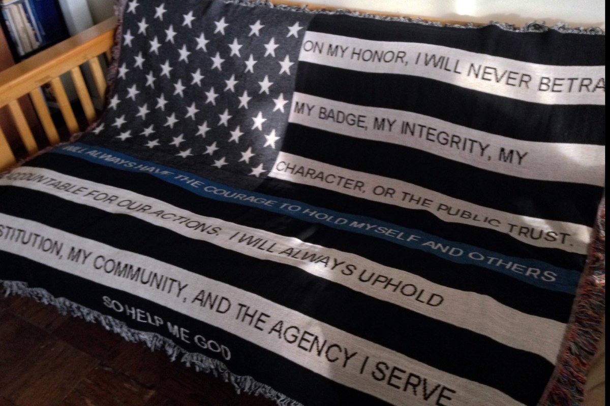 BlueLineCustoms's tweet photo. @bluelivesmtr Choose between the Thin Blue Line lap throw with or without the pledge. Both 100% cotton made in USA. https://t.co/HXrXHUokA6 https://t.co/6Way6ruxOb