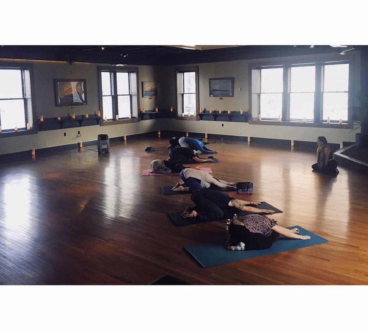 Stretch. Rise. Repeat. 
What better way to spend a #Sunday than Vinyasa with <a href="/SoulgaNYCYoga/">Soulga NYC Yoga</a>  

11am at Pier A!