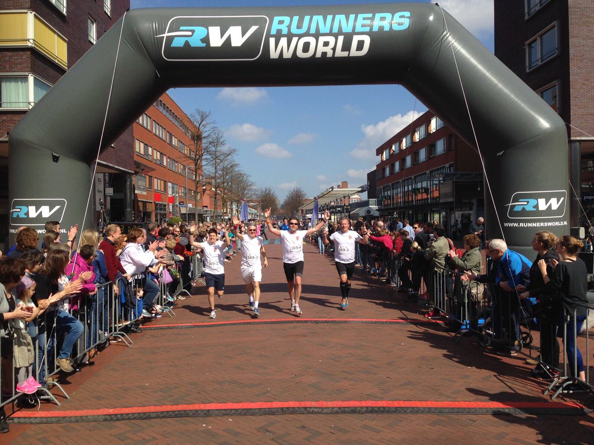VVDAmstelveen's tweet photo. De Amstelveense VVD fractie is 24e  geëindigd (v/d 193 estafetteteams) in 3u31 bij 42km @Amstelveenz @Lentemarathon https://t.co/ZuqctMKmT5 https://t.co/c9Yu7hoEys