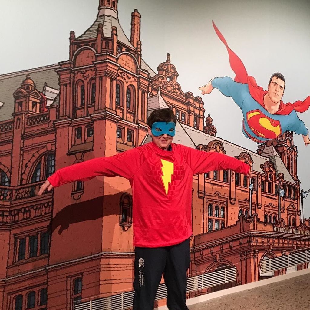 JanPatience's tweet photo. @KelvingroveArt with 10-yr-old comic book fan Keifer #frankquitely #theartofcomics #myyoungassistant #watchthisspa… https://t.co/hNnicAjkY9 https://t.co/4MMwqpXqBn