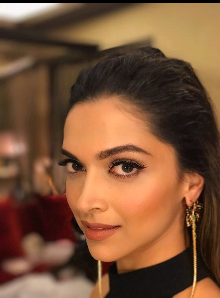 Love this close up of <a href="/deepikapadukone/">Deepika Padukone</a> from #HTMostStylishAwards! 😍😍