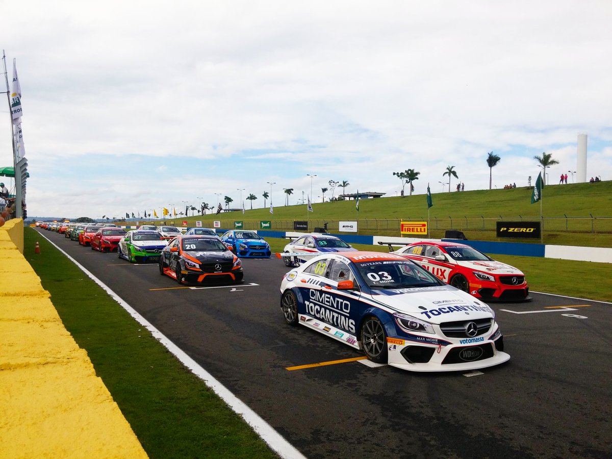 autodromogyn's tweet photo. Preparação para a largada da categoria Mercedes-Benz Challenge https://t.co/DXFvrhgIvg