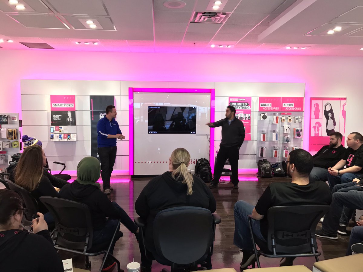 DenaPavlo's tweet photo. @theSamsungSide @Thecitiesfsm @samsungmpls #samsungtraining @TMobile https://t.co/MawXYirpHG
