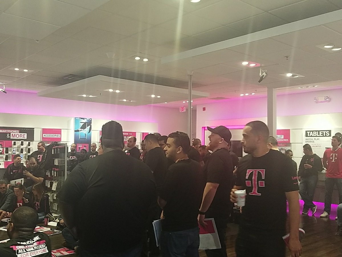 danielzv08's tweet photo. @theSamsungSide Samsung all the way. #samsunggalaxys8 #SamsungSundayFunday #southflorida https://t.co/rJaEb2skuD