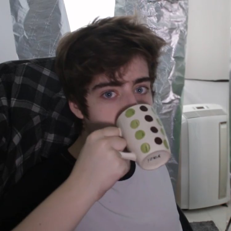 jpfalls's tweet photo. A cara do homem que cometeu suicídio, homicídio e genocídio e mesmo tempo https://t.co/8XS8RYfk8E