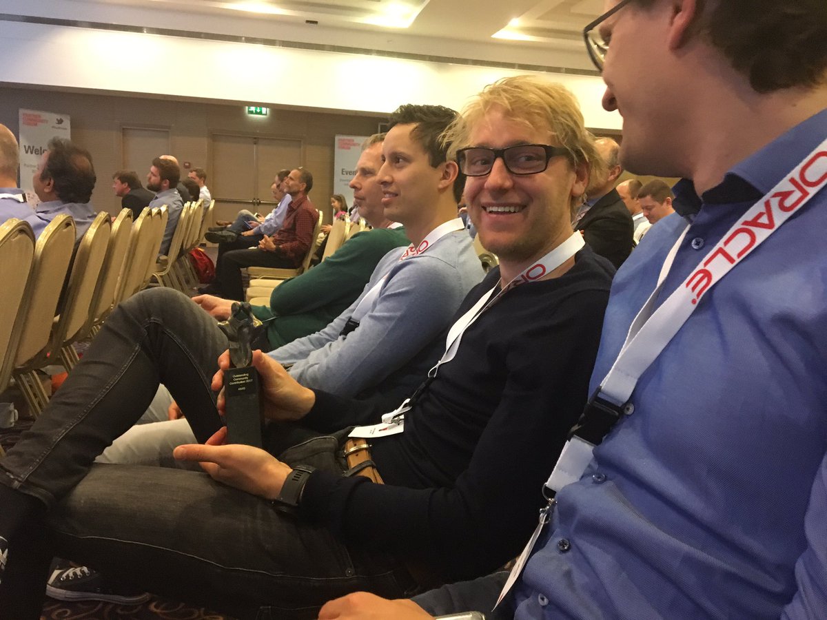 Proud that @AMISnl won the community award during #PaasForum for outstanding contribution mainly for the #amis25 conference <a href="/soacommunity/">Jürgen Kress</a>