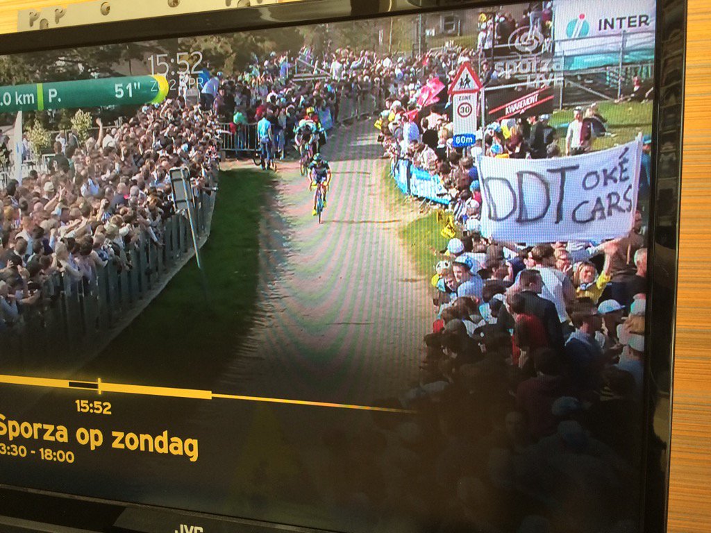 OeiJacques's tweet photo. #DDTokéCars in het hart van de Ronde #RVV2017 https://t.co/tH78L8O8Dk