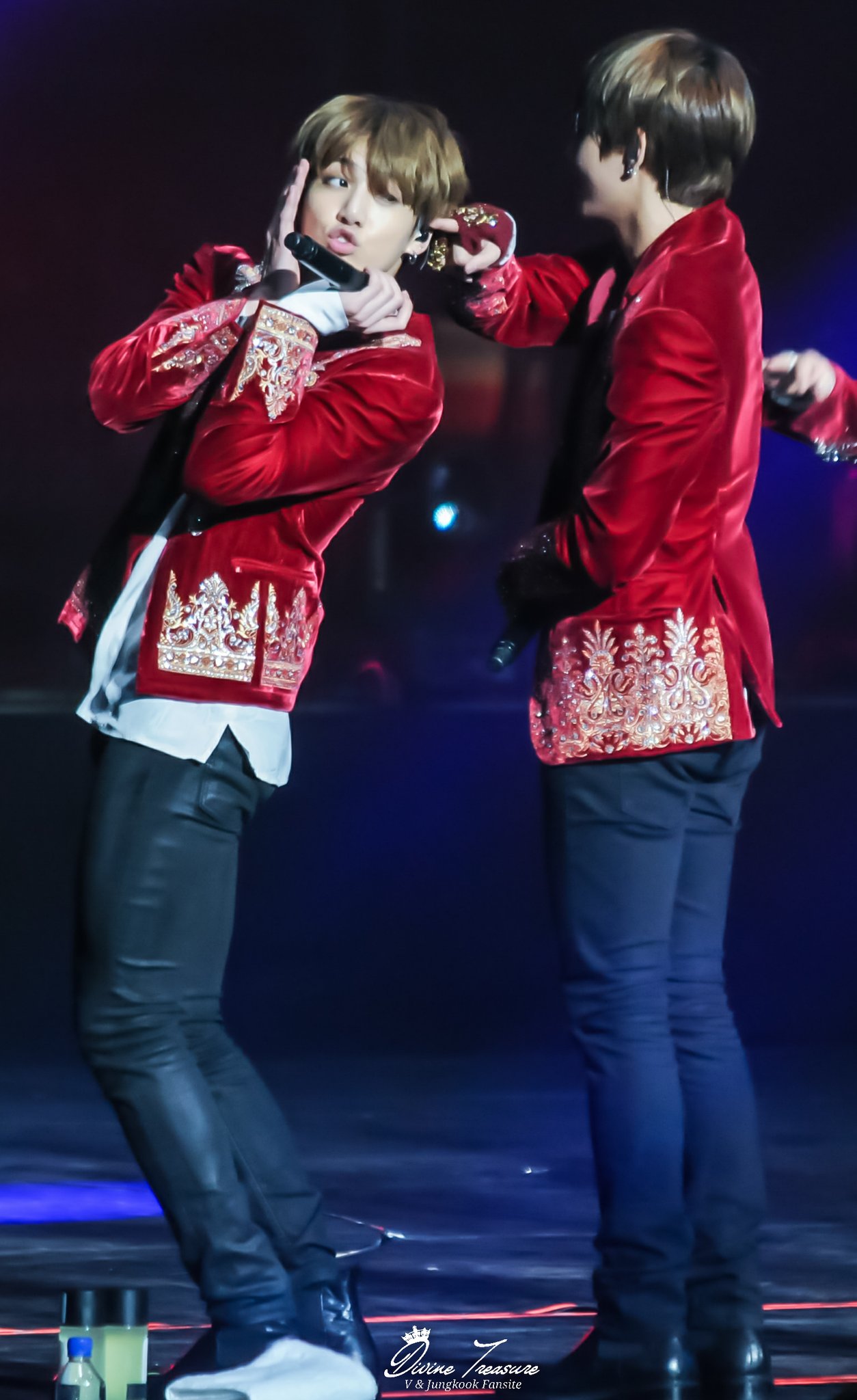아미 on Twitter: "[HQ] Vkook & Minkook Moment BTS WINGS TOUR 2017 at