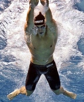 swimmingscience's tweet photo. Are you a swimmer suffering from knee pain?Read these 10 tips for minimizing pain during the breast stroke #Swimming https://t.co/fC7WieEP1a https://t.co/1lFySNnDlJ