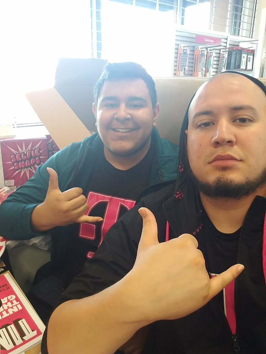 StevenJAMes02's tweet photo. Fresno and K&amp;P's Samsung Pros!!! Getting ready to embark on the Samsung Elite Journey @theSamsungSide #SamsungSundayFunday @jaguirr96 https://t.co/xdsKl0MCt3