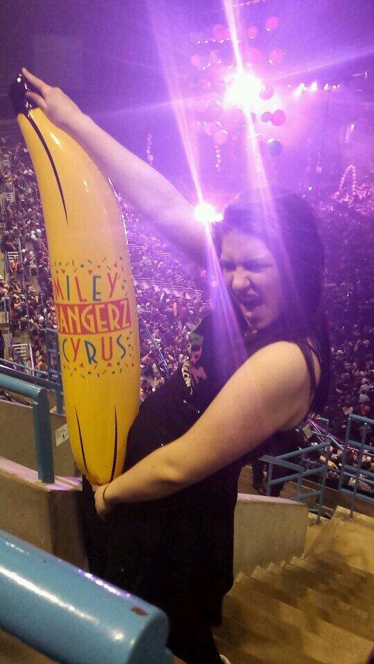 Erphillips95's tweet photo. @zyafai896 Bangerz is life. Miley is an icon https://t.co/YQLPsfqdZg