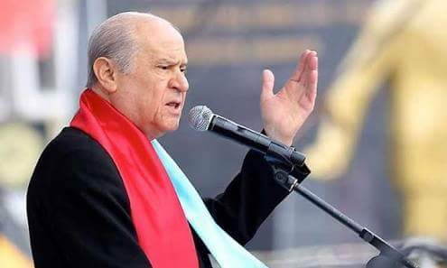 mawivatan's tweet photo. Bahçeli den Kılıçdaroğlu na :
Suya yazı yazıyor 
İpe un seriyor 
Ata et ite ot veriyor 
Devamlı mayına basıyor.

#KararimizNetOyumuzEvet https://t.co/sH3AlL2HLe