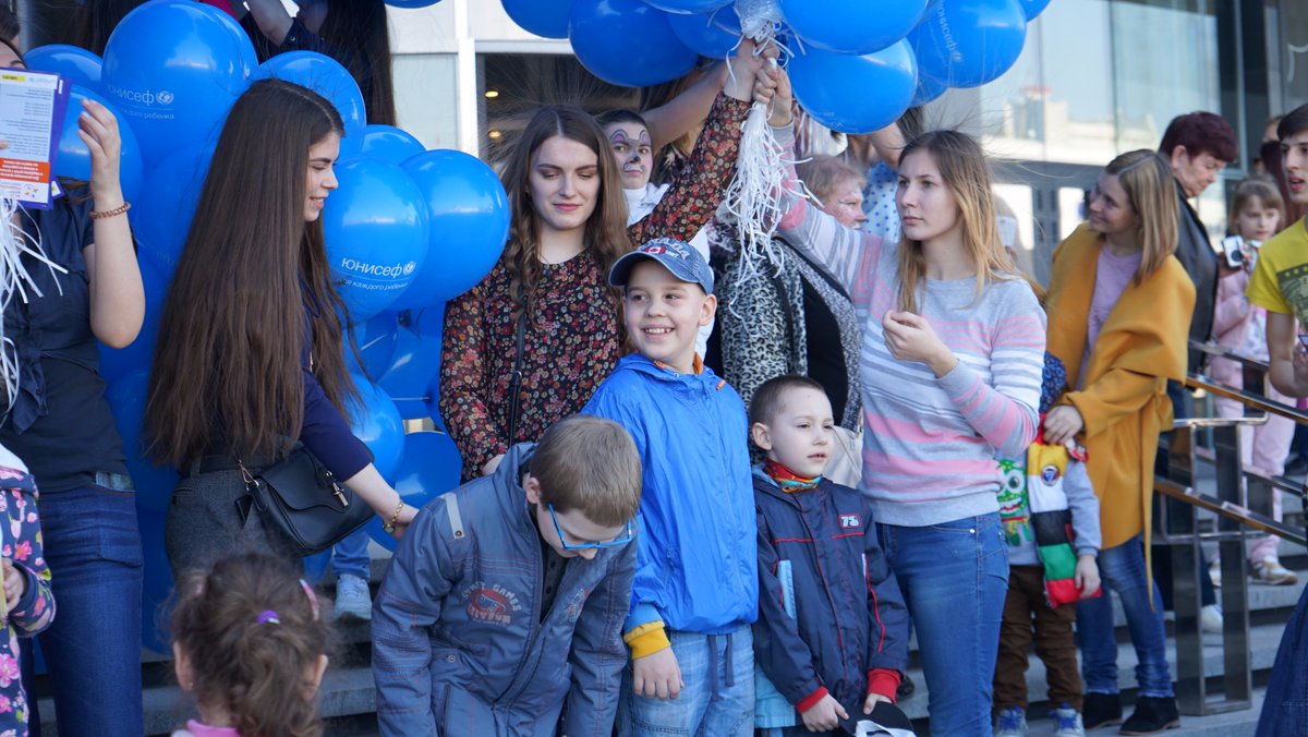 UNICEF_BY's tweet photo. Today is #WorldAutismAwarenessDay. Join us and #LightItUpBlue to support children w/ ASDs and their families 💙 https://t.co/WeVl1eCc9O