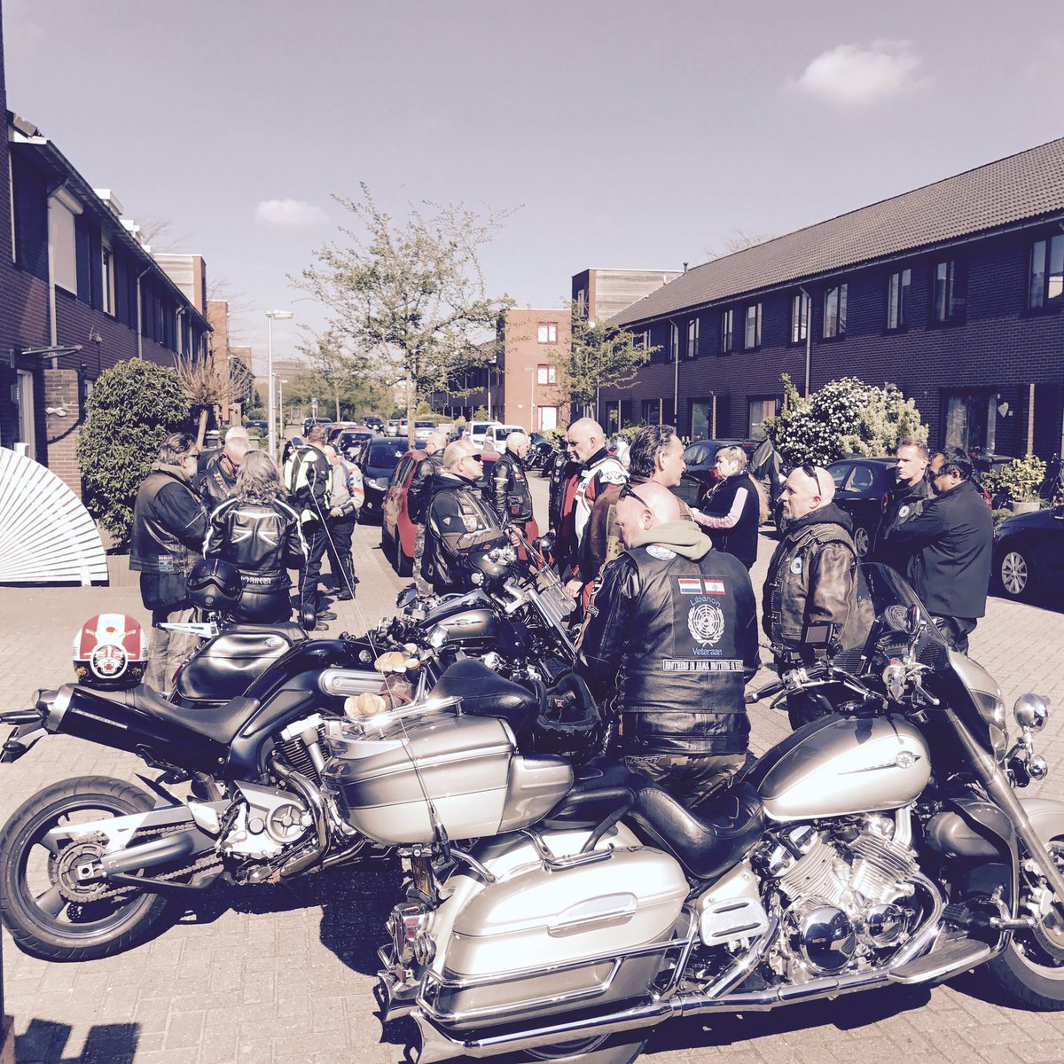 7_47_127_20's tweet photo. Wat is het toch fijn om bij elkaar te zijn. De eerste gezamenlijke motorrit van het jaar. #BHMGNL #SNERTRIT https://t.co/zXAmgRMwV1