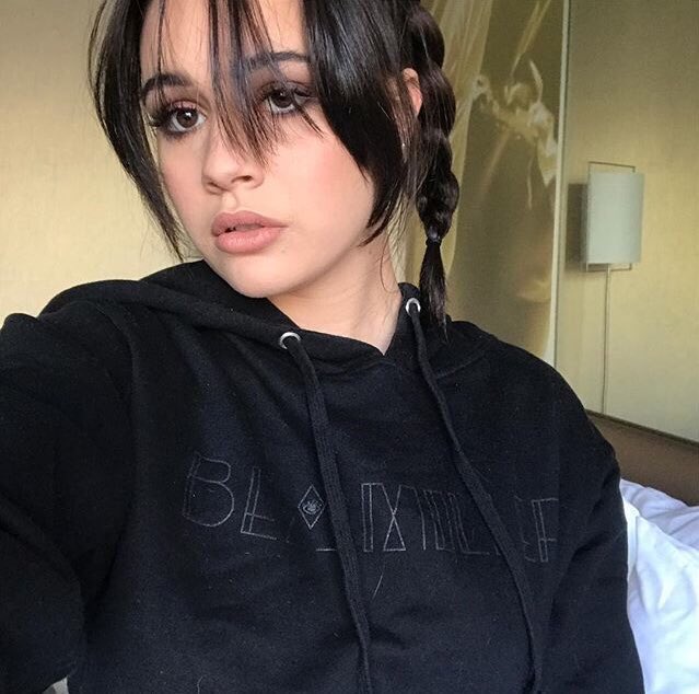 B00BEAS's tweet photo. four. in black https://t.co/TiCw7DjgJO