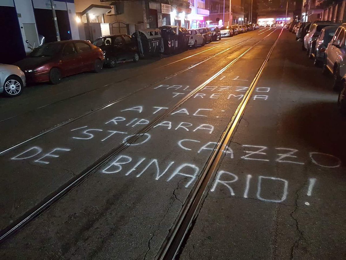 Ma_Che_Davero's tweet photo. Messaggistica moderna #Roma #tram #welcometofavelas @TplRoma @InfoAtac @romandergra @romatoday @Piamola_A_Ride @RiprendRoma @Antincivili https://t.co/cJJel93diV
