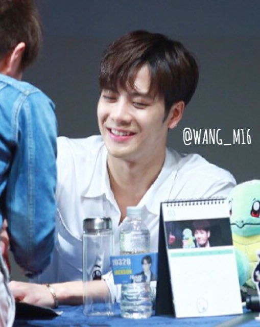 MickyWang852's tweet photo. 170326 신촌 팬싸인회
정말 행복했다 😭❤️
#GOT7 #갓세븐 #잭슨 #Jackson #JacksonWang #왕잭슨 #王嘉爾 #王嘉尔 #ARRIVAL #FLIGHTLOG #NeverEver
#WelcomeBackJackson #欢迎回来 https://t.co/JfeYgpmzw5