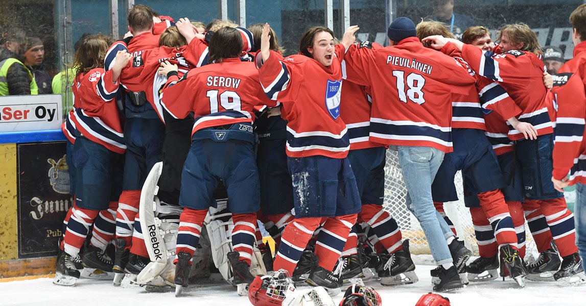 leijonat's tweet photo. #HIFK juhlii Finnair Final Fourissa toista Suomen mestaruuttaan - ensin #CSMfi, nyt #B2SMfi. #FinalFourFi https://t.co/9nscAN7cQw