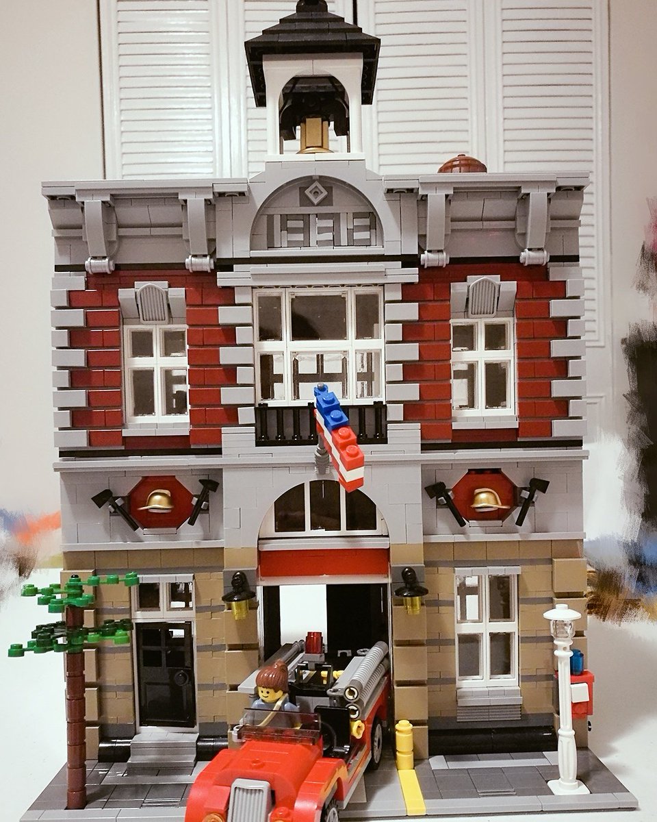 linlin_yll2599's tweet photo. Weekend, Lego time #lego #LEGOWorlds #legotime #funlego #legocreatorexpert https://t.co/fnzs8P4ZYT