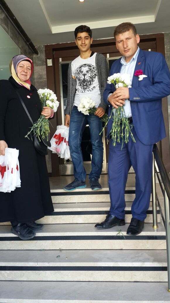 akkadinbasak's tweet photo. Altınşehir'de kapı kapı seçmen ziyaretlerimiz devam ediyor. #Başakşehirseçmentaraması https://t.co/xlfBEvdP3c