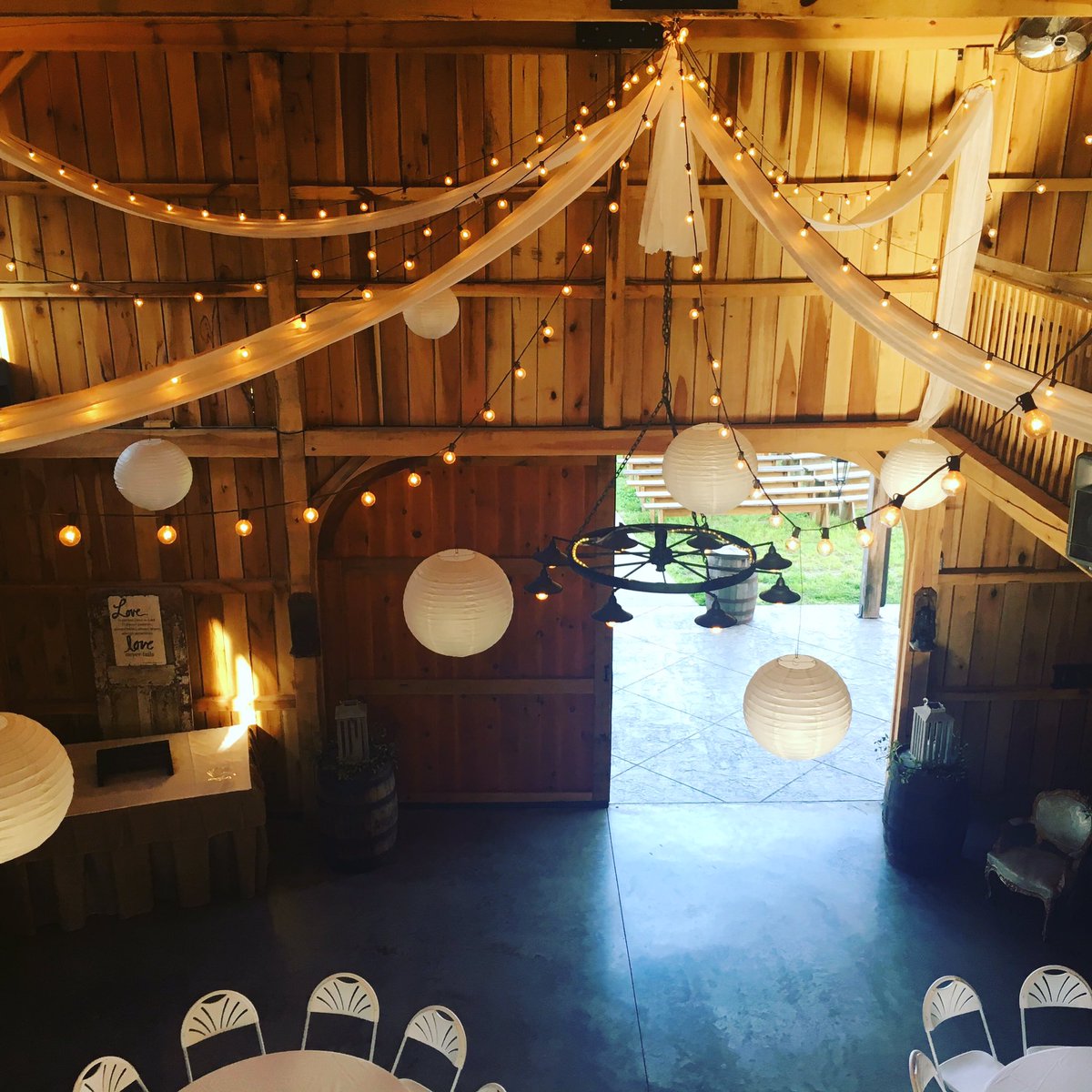 HailzzV's tweet photo. It's beginning to come together! #eatongraywedding #kywedding https://t.co/RiGNDKeaWT