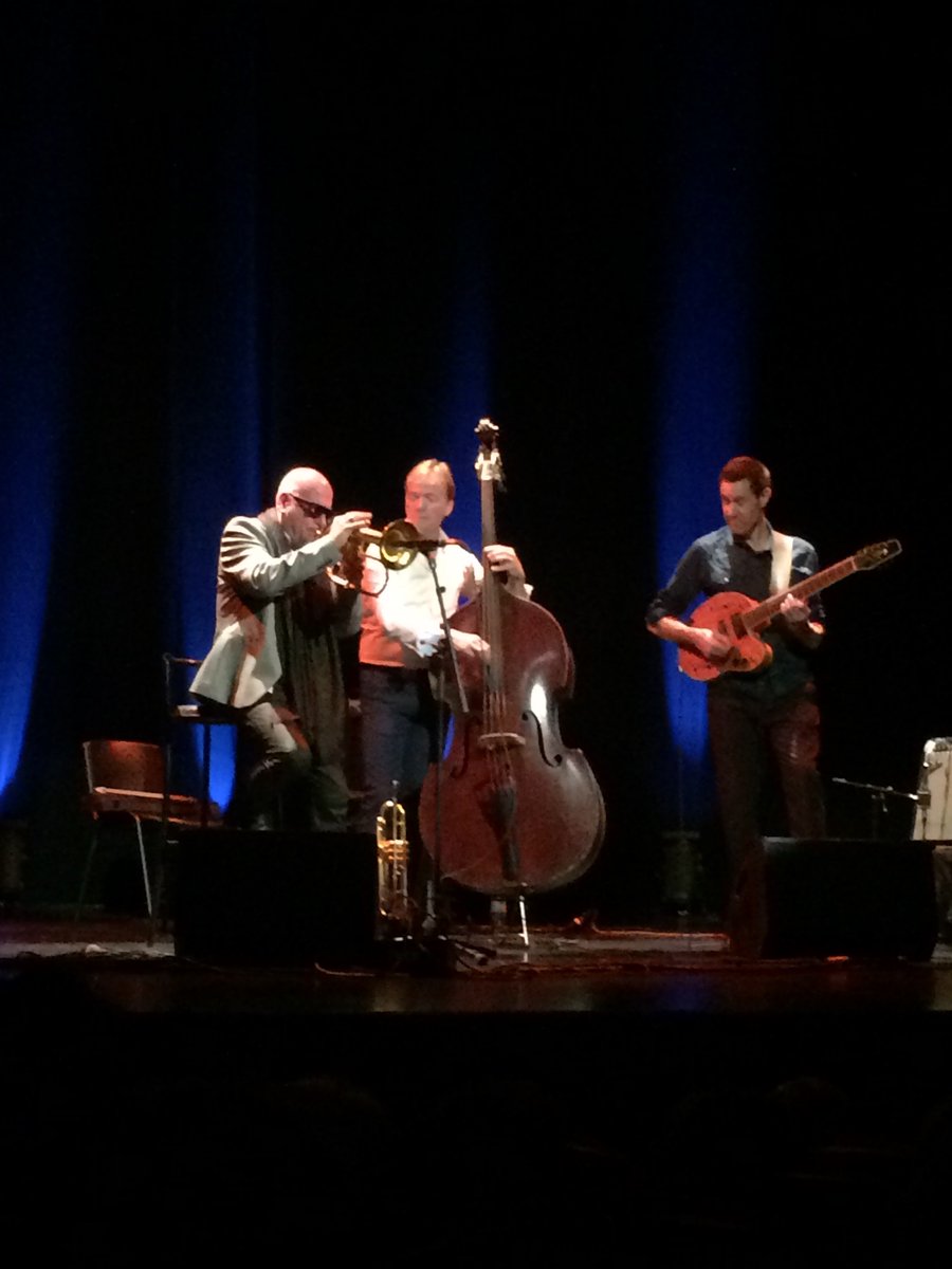 noelbussi's tweet photo. Très belle soirée #Jazz à #Saint-Malo avec Stéphane BELMONDO. Ravis, avec @Cécile FLOCH, d'avoir accueilli nos clients pour ce bon moment. https://t.co/XvWuATTydD