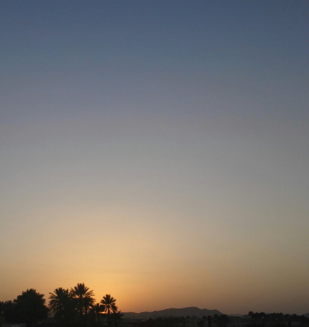 عَ وجه المغرب..
 الله يبعد عنا مواجع الدنيا
 ويرزقنا الفرح من سابع سماه 💜
#تصويري