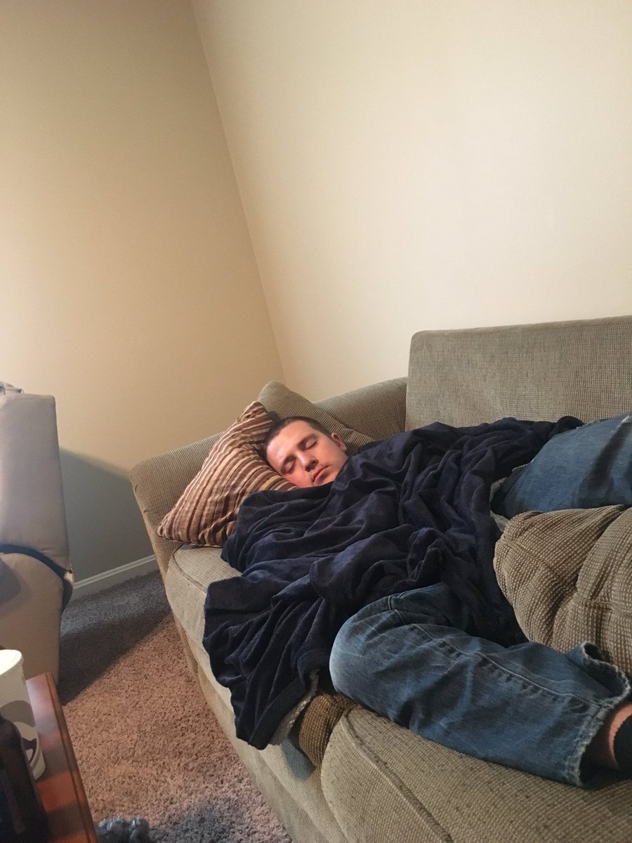 gibbysmalls45's tweet photo. 10 RT's and I'll wake him up with an air horn https://t.co/2RrDpTy6P8