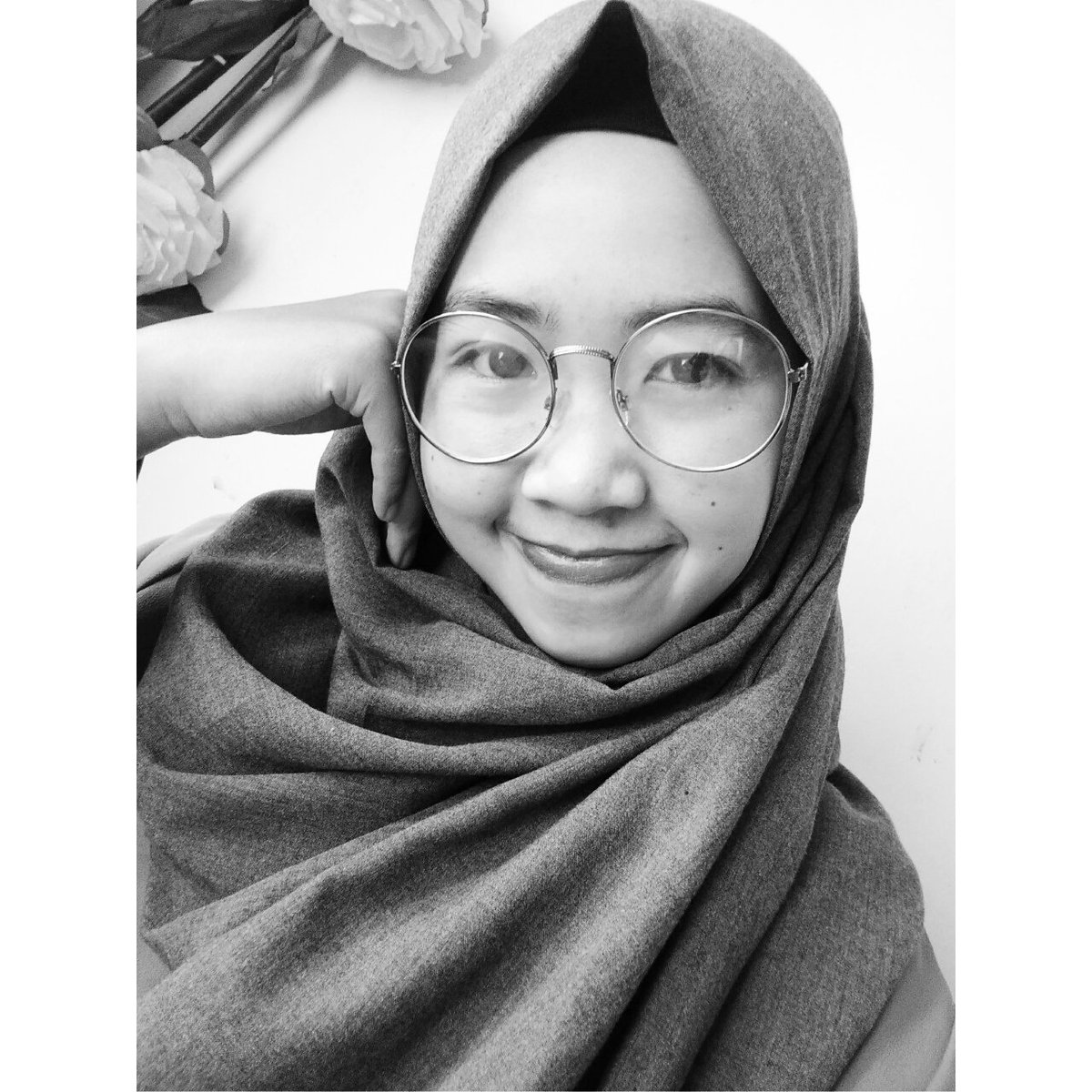 Tetap istiqomah, semoga tuhan memberikan lelaki yang terbaik untuk wanita yang baik. Tuhan menyayangi hambanya 🙏😇