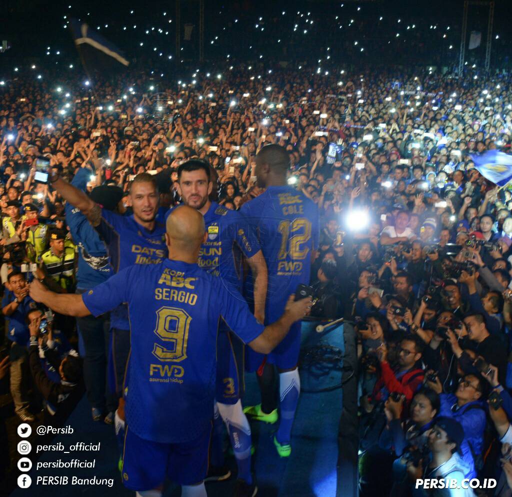 #PERSIB dan #BobotohTerbaik adalah satu. #PERSIBjuara #LaunchingPERSIB #BirukanIndonesia