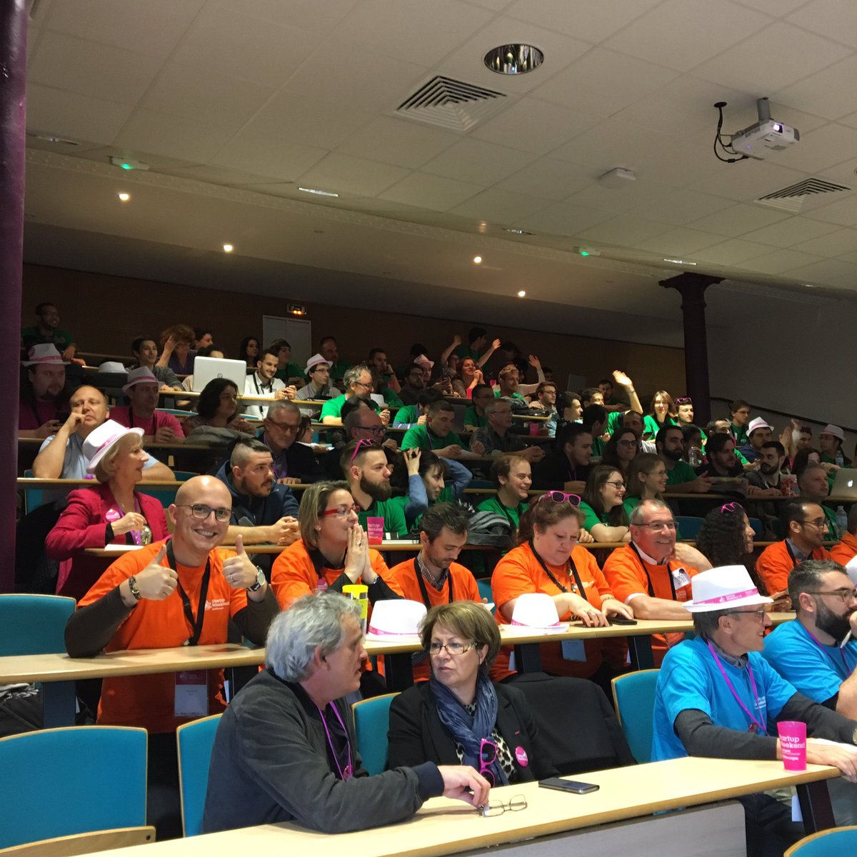 SWBourges's tweet photo. Les présentations finales vont commencer !!! #SWBourges https://t.co/iHfF9664Fr