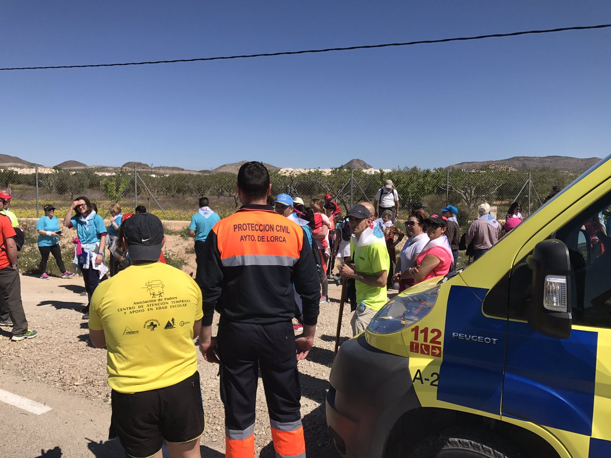 112Lorca's tweet photo. Ambulancia y Todoterreno cubren la Ruta Senderista por el Autismo que ha transcurrido por las pedanías altas de #Lorca. https://t.co/KoAJpDw1xo