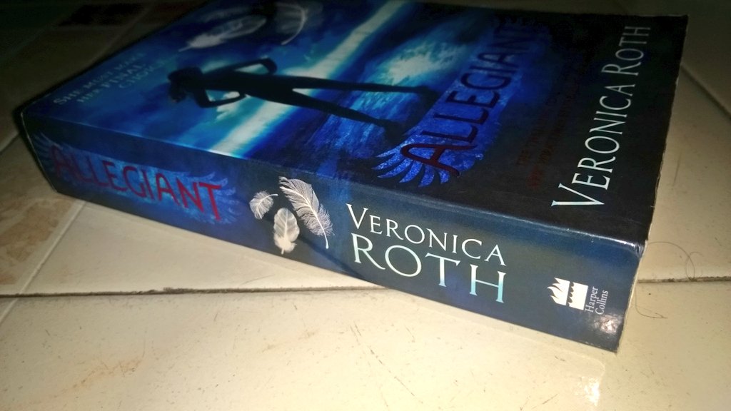 selfish_reader's tweet image. #BrunchBookChallenge book #10/36. Now its time to watch the movies. We had a great time together😎😁😍 #TeamDivergent @HTBrunch @VeronicaRoth