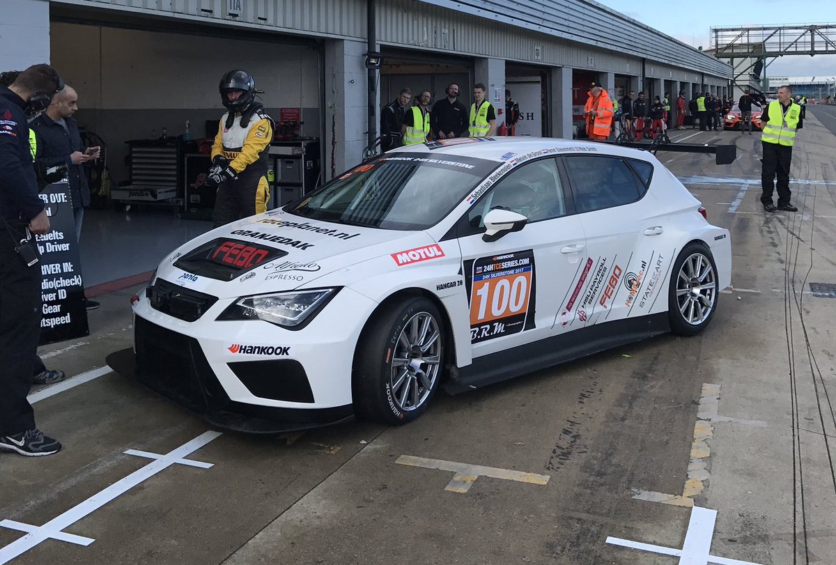Cupraracing's tweet photo. Chequered flag! SEAT takes global and #TCR win!
¡Bandera de cuadros! ¡SEAT gana en general y TCR!
#24HTCES #TCRClass #SeatLeón #CupRacers https://t.co/NFujdj5Muc