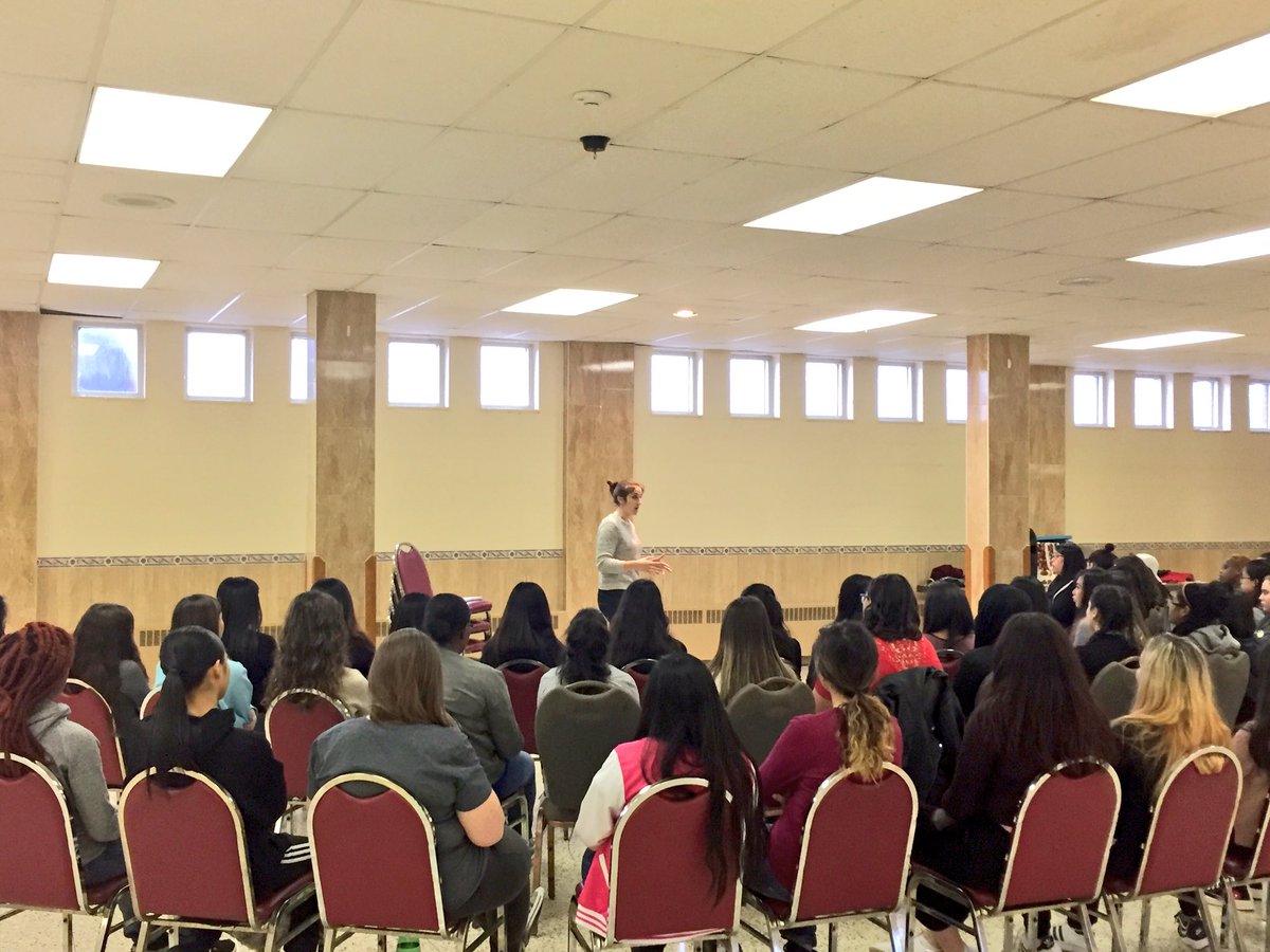AMazza7's tweet photo. Another amazing Grade 12 retreat facilitated by @HopeStoneCF @MadonnaCSS #parishproject #togetherwithonevoice https://t.co/euP4QG9dc9