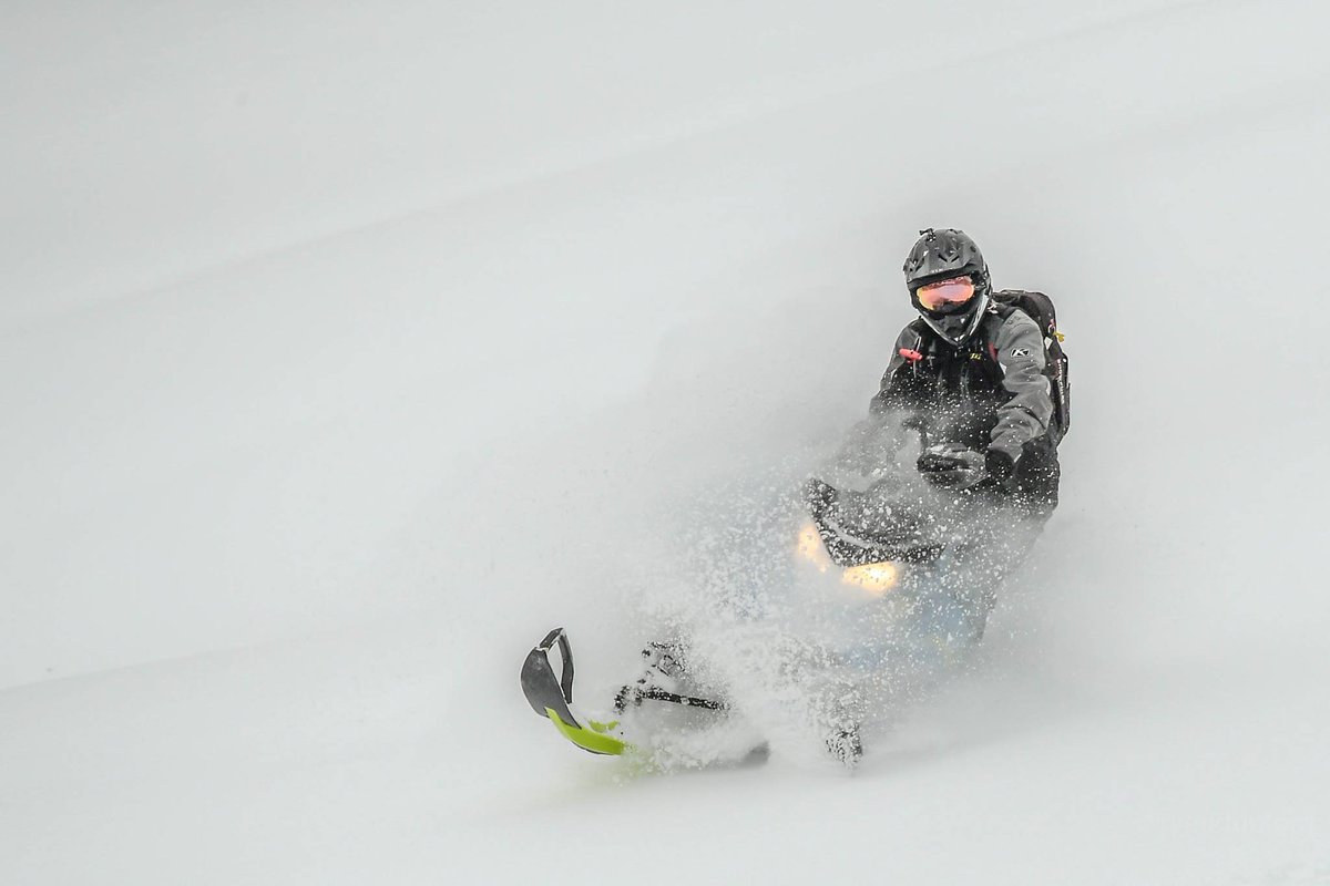 CarlKusterMtnPk's tweet photo. #CarlKuster #MountainPark guide Greg Ryan an guests ripping up some bc pow march 26th Photo: Ryen Dunford #ckmp #skidoo #itswhatsnext #revy https://t.co/r7w1OtkdTu