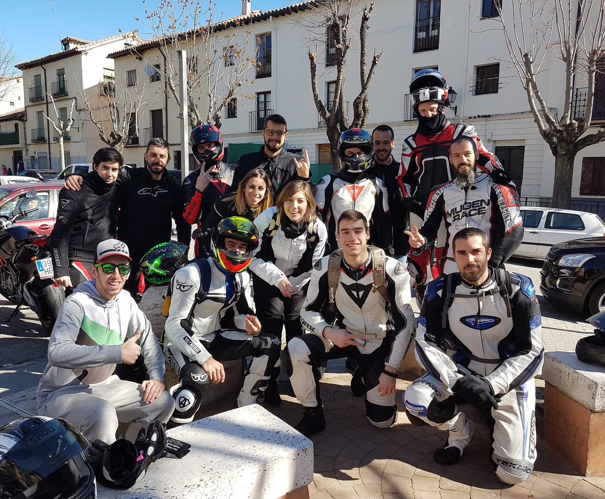 RiderFinneo's tweet photo. Todos los #moteros #viciosos de la ruta de hoy. Grandessss!!! https://t.co/XcxhR6wSRo