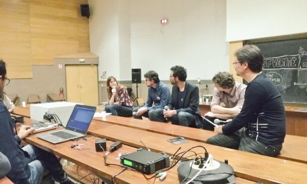 Sciencecomptoir's tweet photo. Hop, c'est l'heure de la table ronde sur la post vérité et les faits alternatifs avec un casting de folie 😍 #LyonSci2017 #lyonscience https://t.co/v5DPAn5Cvd