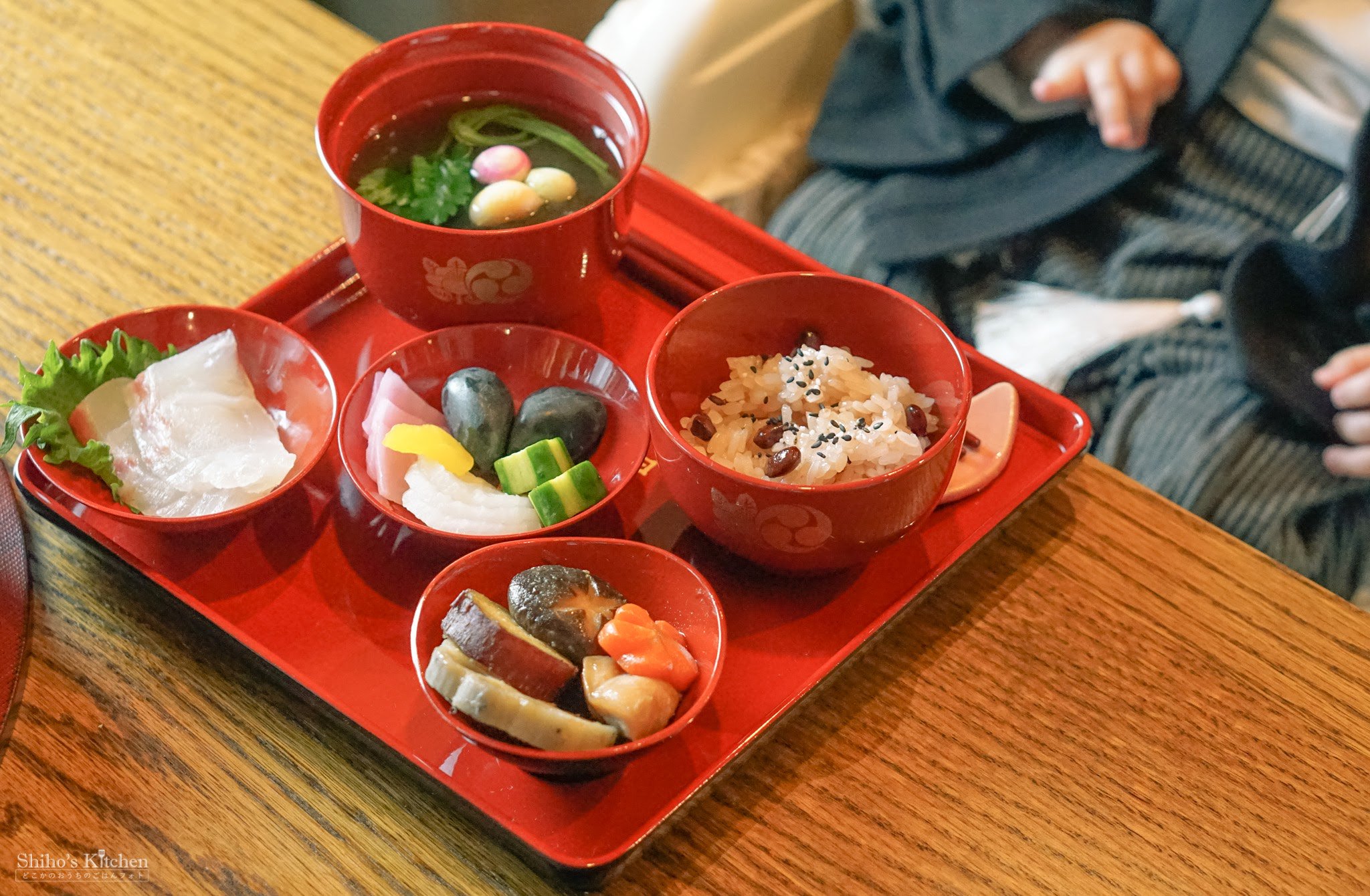 Shiho S Kitchen Auf Twitter 息子が無事 生後100日を迎えました 今晩は 百日祝い の晩ごはん 家族三人で お食い初め 料理をいただきました 息子は袴ベビー服でおめかし T Co 0klindubmd Twitter家庭料理部 お腹ペコリン部 T Co Rayjzswatm Shiho S Kitchen Auf Twitter 息子が無事 生後100日を迎えました 今晩は 百日祝い の晩ごはん 家族三人で お食い初め 料理をいただきました 息子は袴ベビー服でおめかし T Co 0klindubmd Twitter家庭料理部 お腹ペコリン部 T Co Rayjzswatm
