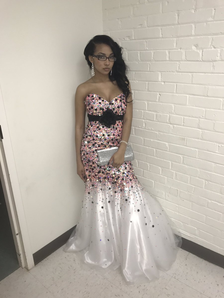 lalaxo_'s tweet photo. Prom 2k17 😍🤤 https://t.co/vkMDLFXmKT