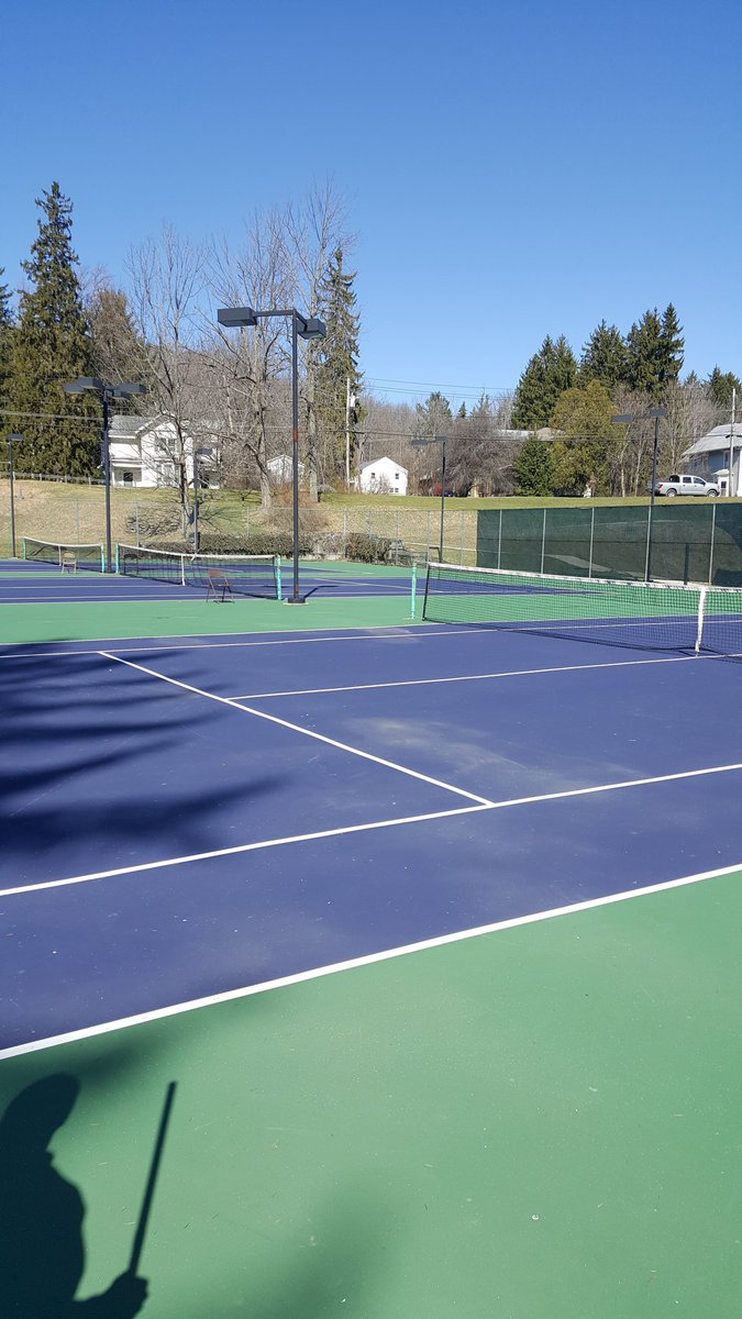 Saxons_Tennis's tweet photo. Courts are dry!! Come on out at 1pm and see the AU Men's Tennis team take on SUNY Delhi #LetsGoSaxons https://t.co/0e0oUI0Civ