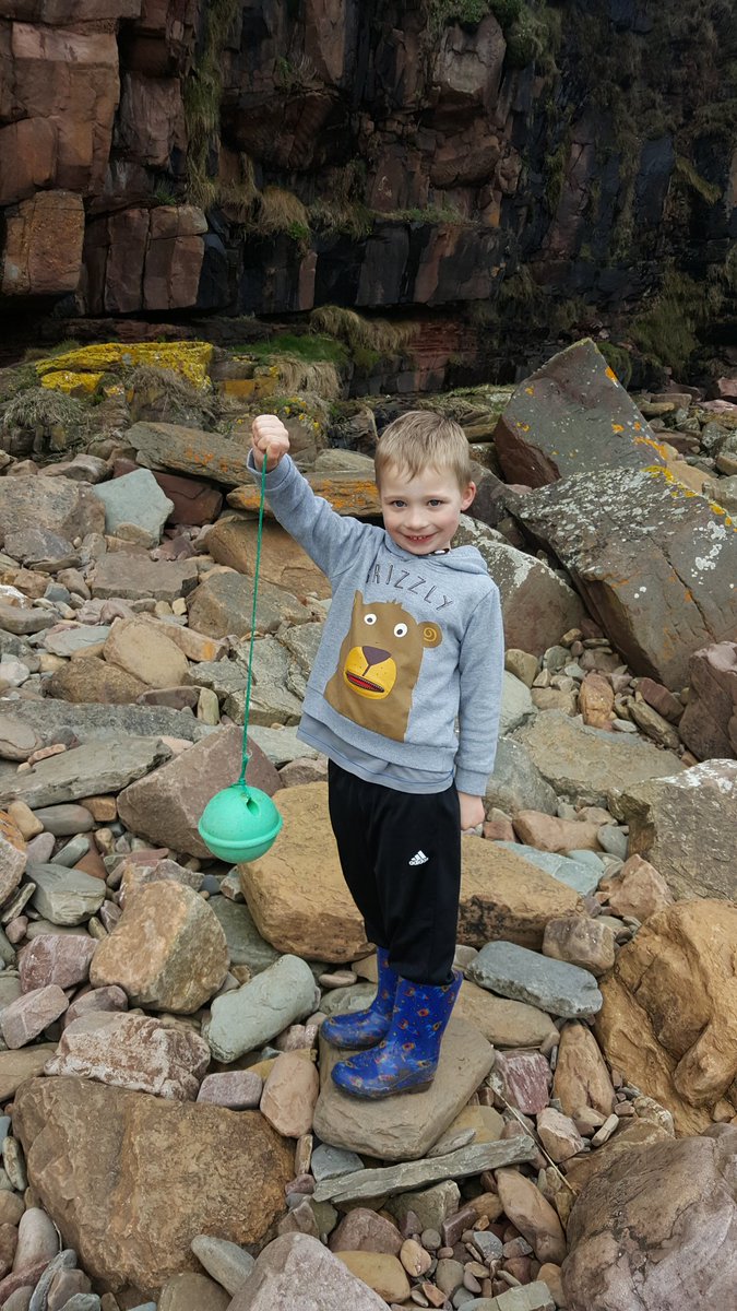 skipperAitken's tweet photo. Fab family Sunday down Duncansby Stacks followed by hot choc at Stacks cafe. #Stackstastic #Caithness https://t.co/uYA5he1CrL