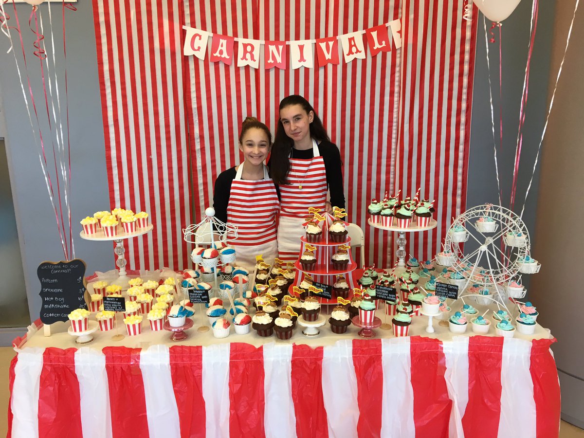 NKHS_2017's tweet image. Come to Cupcake Wars today from 12-3 pm! All proceeds benefit the senior class! Cupcakes of all varieties and containers cost $1 each!