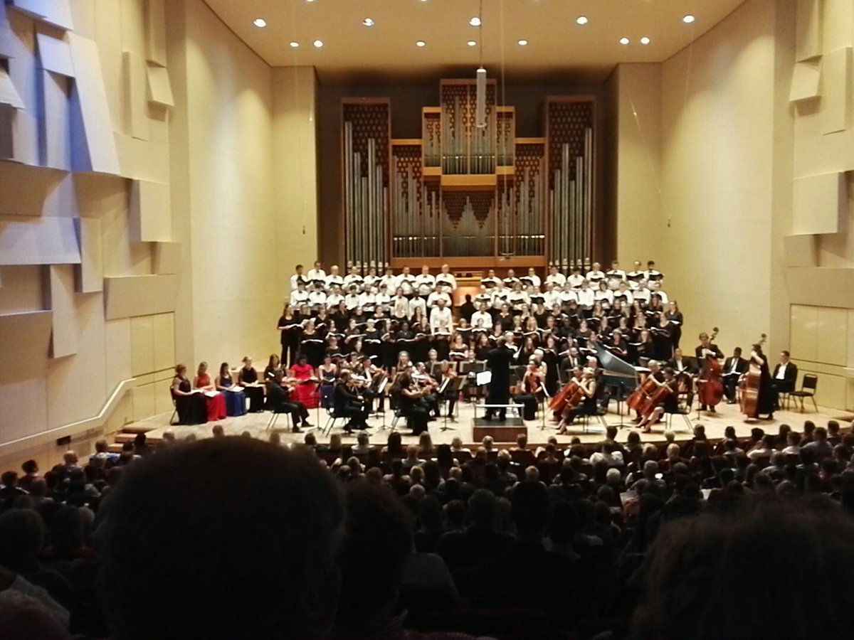Listening to my brother Reinhardt Liebenberg and choir performing Handels Messiah @usconservatorium,Endler