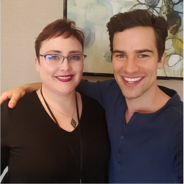 AndyLeesBR's tweet photo. Andy com fãs na #TVDChicago ontem (01/04). https://t.co/Na7o6BOqA2