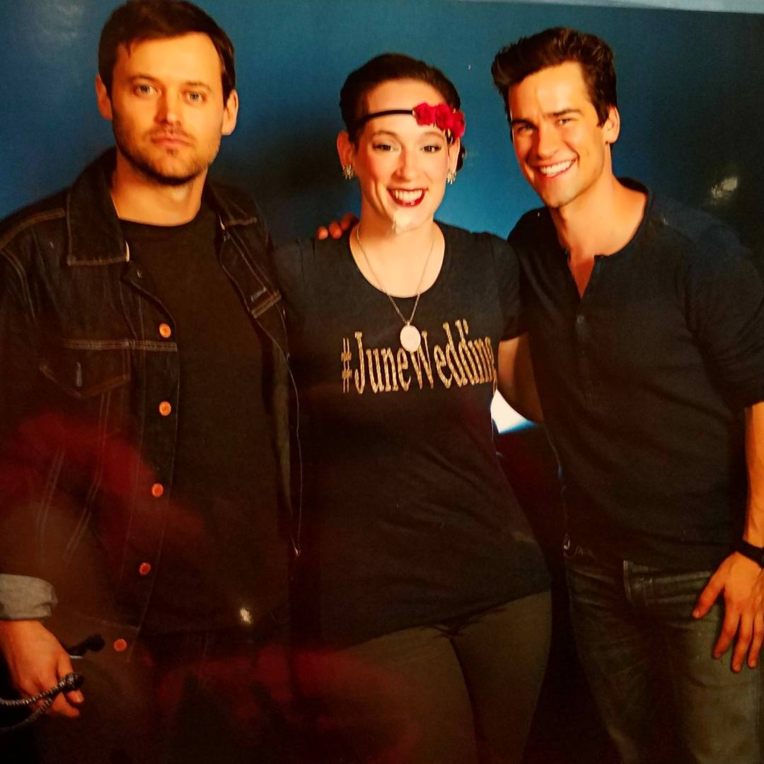 AndyLeesBR's tweet photo. Andy com fãs na #TVDChicago ontem (01/04). https://t.co/Na7o6BOqA2