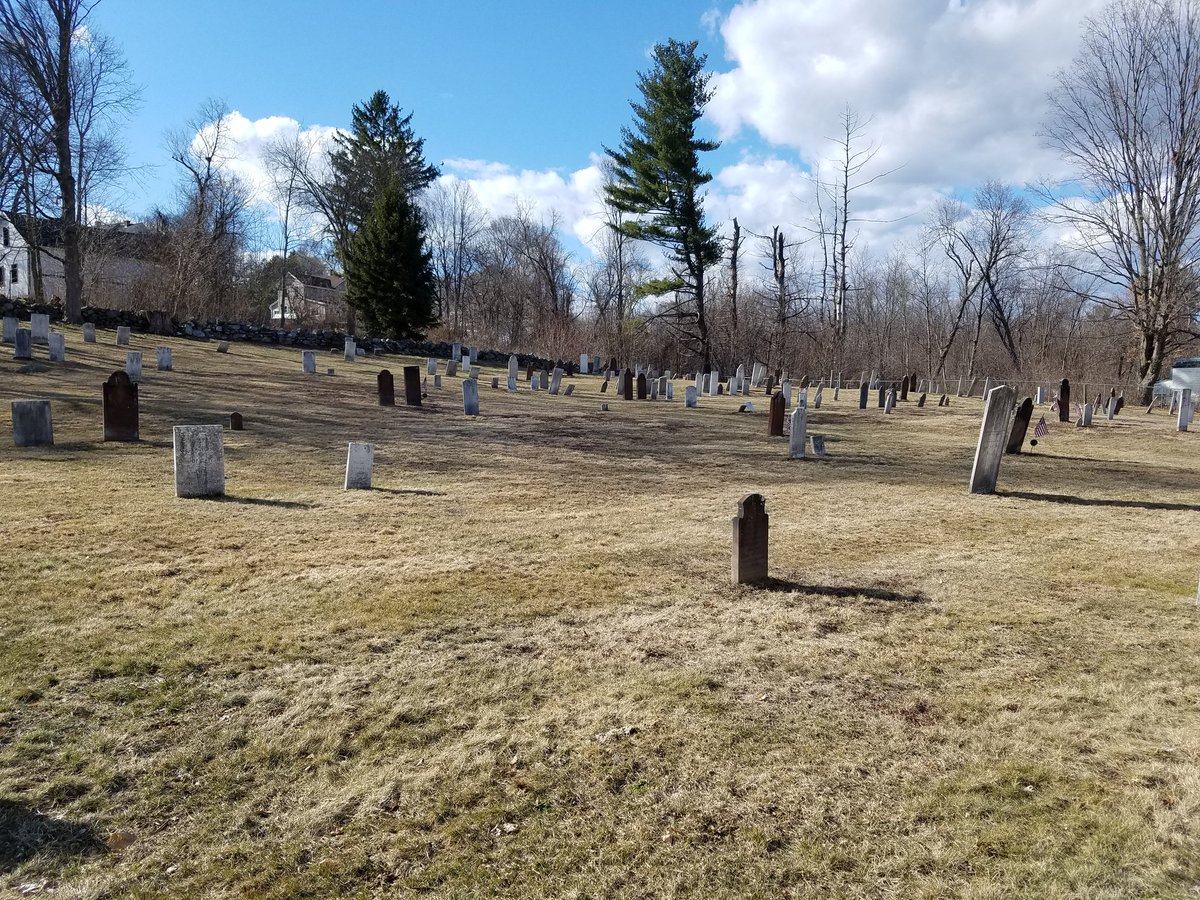 thealtacademic's tweet photo. Monson, MA had Rev. War veterans by the bushel #graveyarding https://t.co/WvrPObwv6E