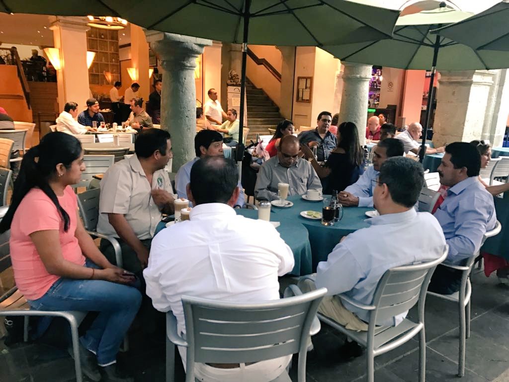 Aechoac's tweet photo. @amijangosh Presidente de la @Aechoac definiendo estrategias de colaboración con el Dr. Sergio Barrales, Rector de la @uach_chapingo https://t.co/pbQstd9hYs
