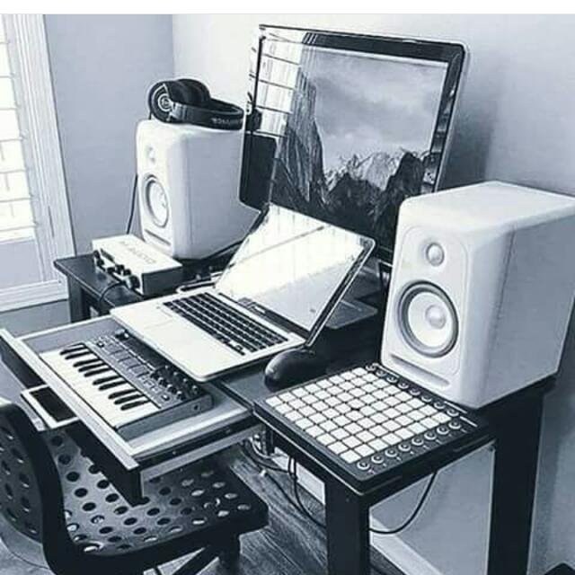 Jsmartg2's tweet photo. Is all about music oh https://t.co/4bG5dbLOF5