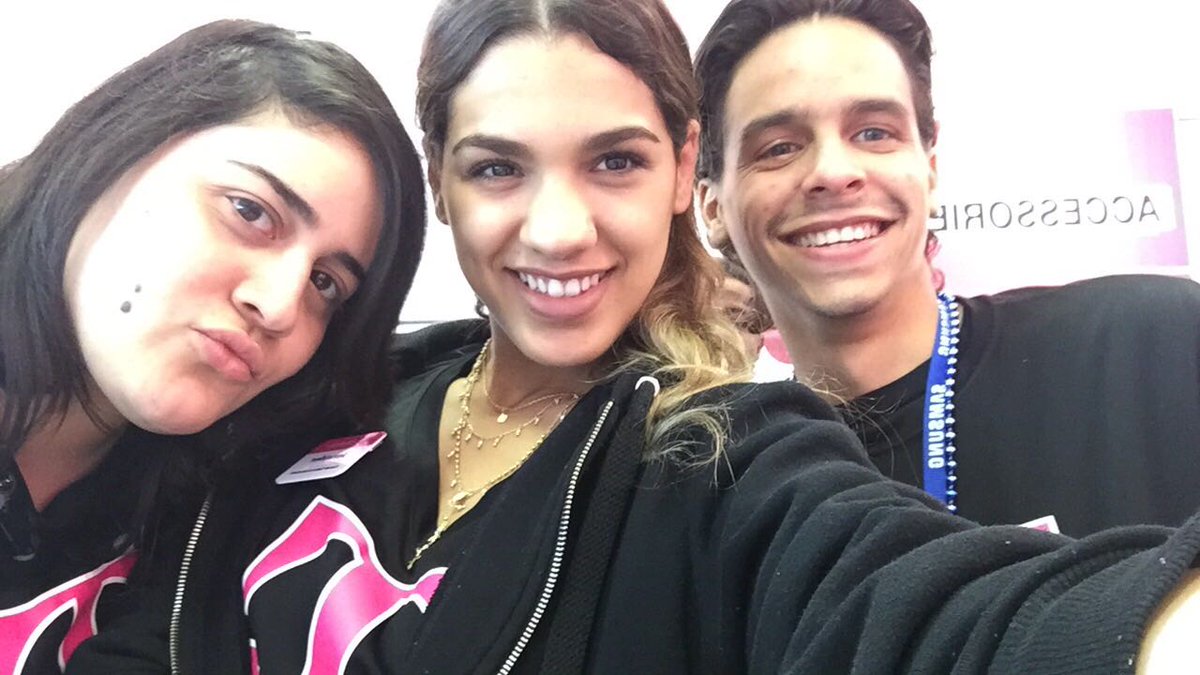 MiamiTmobile's tweet photo. NewHire Selfie #SamsungSundayFunday best place to be @atiglobal @NathanYanovitch @seanreid05 https://t.co/WVaTGdW6rU